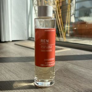 Ren perfect canvas smooth plump and prep essence